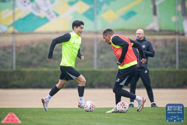 足球丨浙江职业俱乐部举行媒体开放日活动