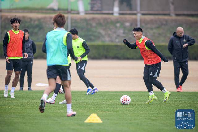 足球丨浙江职业俱乐部举行媒体开放日活动