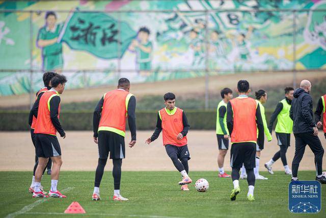 足球丨浙江职业俱乐部举行媒体开放日活动