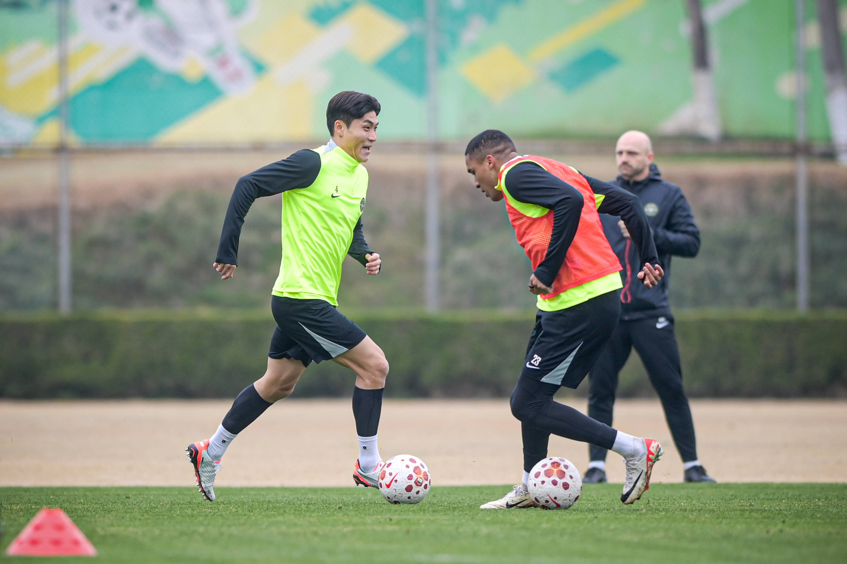 （体育）足球——浙江职业俱乐部举行媒体开放日活动