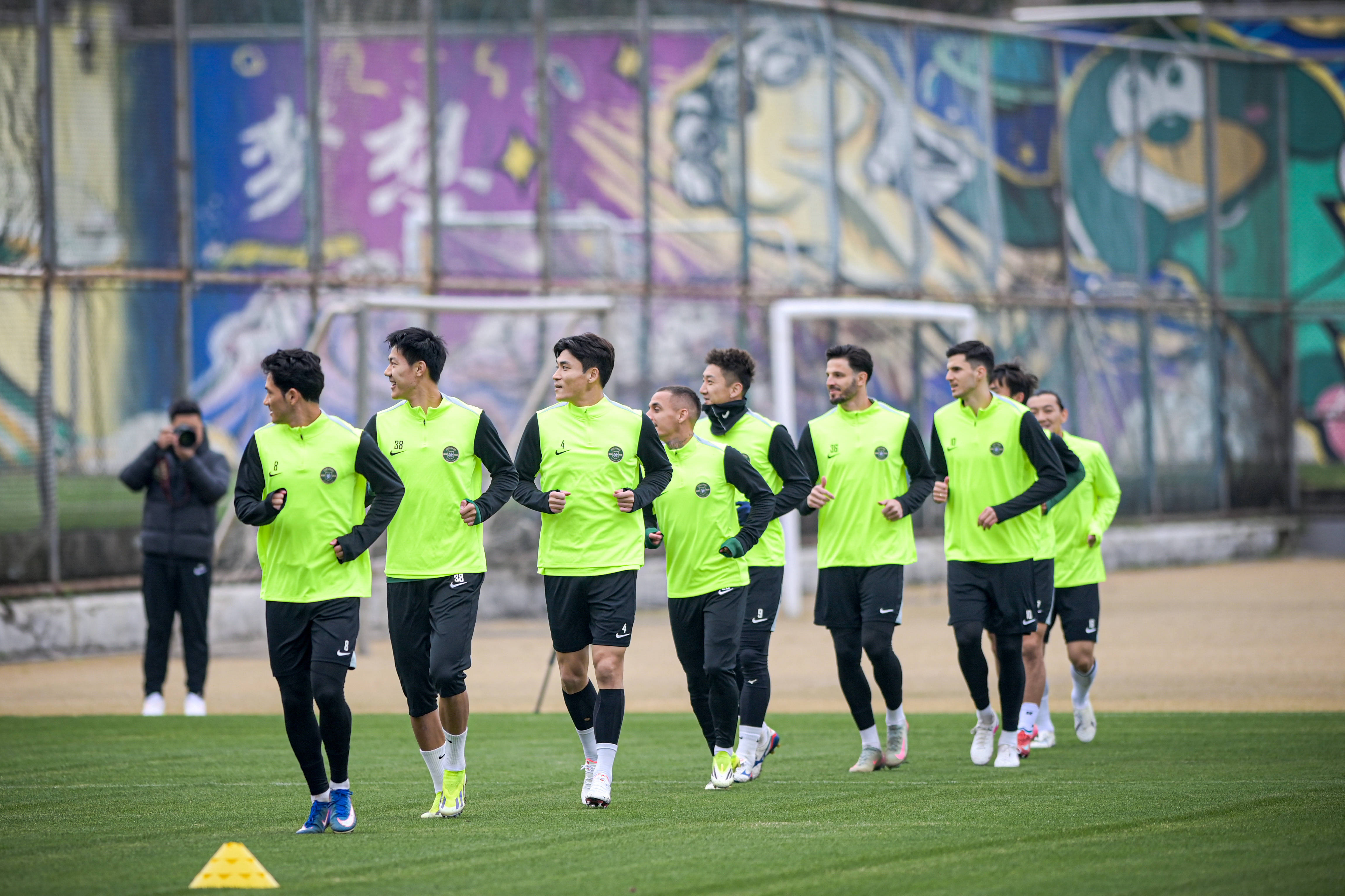 （体育）足球——浙江职业俱乐部举行媒体开放日活动