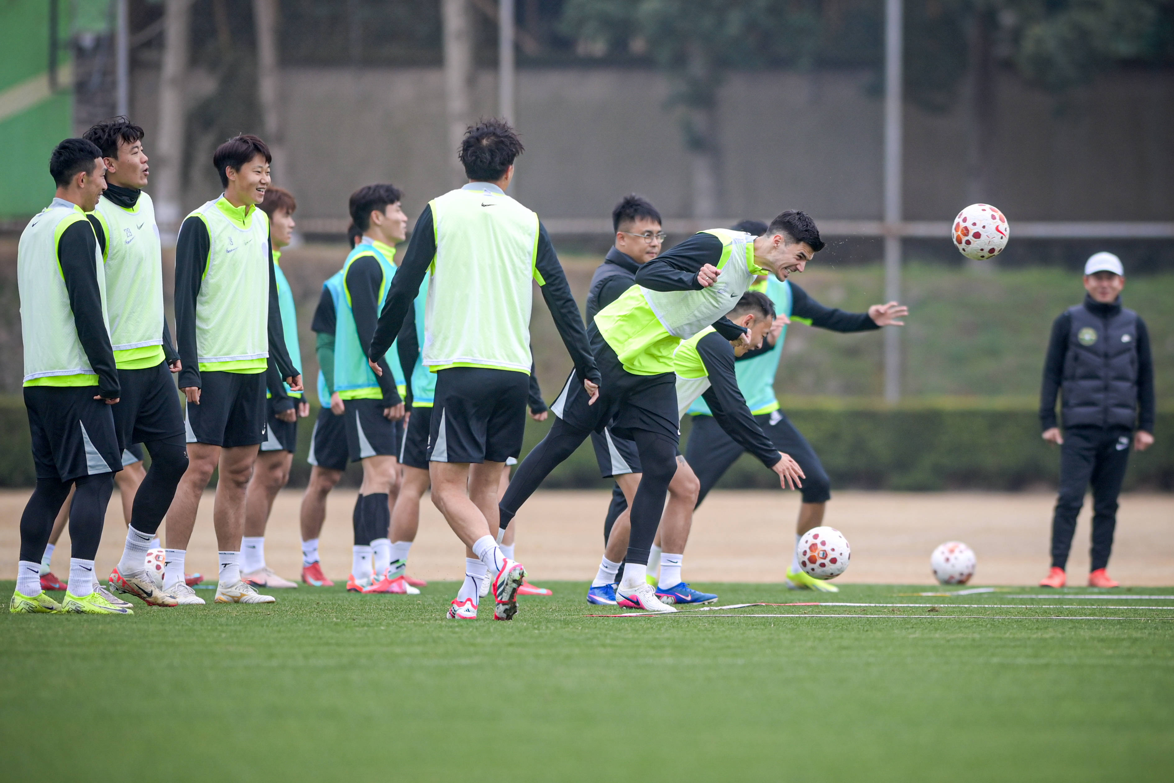 （体育）足球——浙江职业俱乐部举行媒体开放日活动