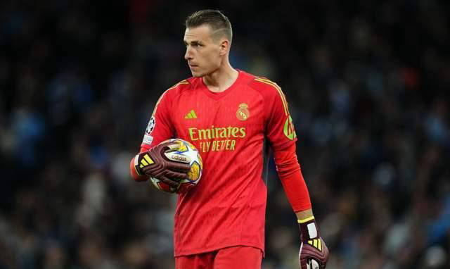 一日西甲最新动态：皇马欧冠表现非凡，梅西荣耀达成900球壮举